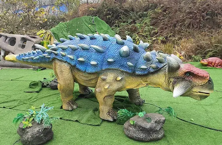 Edmontonia animatrónica, una de las figuras que suministramos para exposiciones — dinosaurios en Lleida