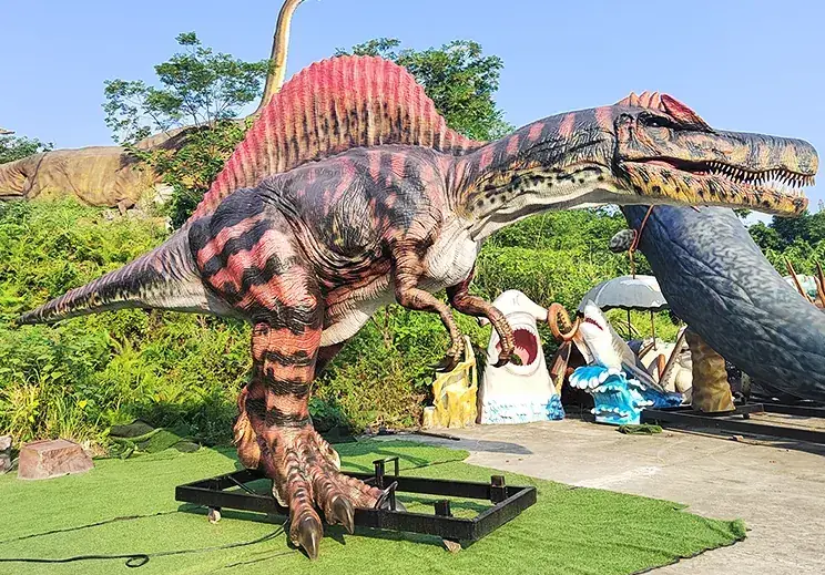 Espinosaurio animatrónico, una de las figuras que suministramos para exposiciones — dinosaurios en Murcia
