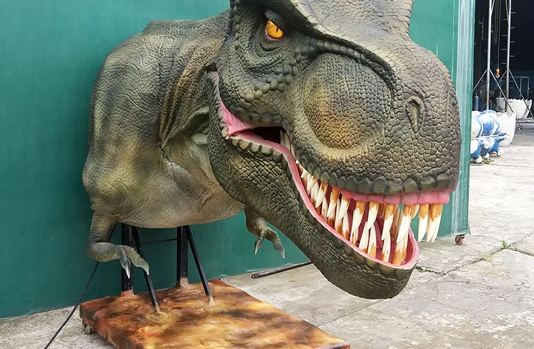 Cabezas de dinosaurio animatrónicas
