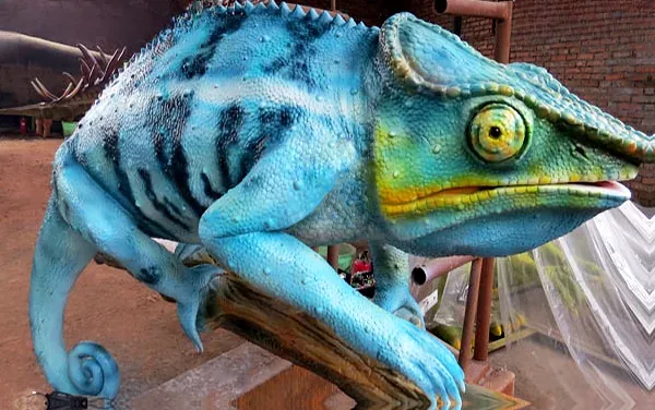 Camaleón gigante animatrónico