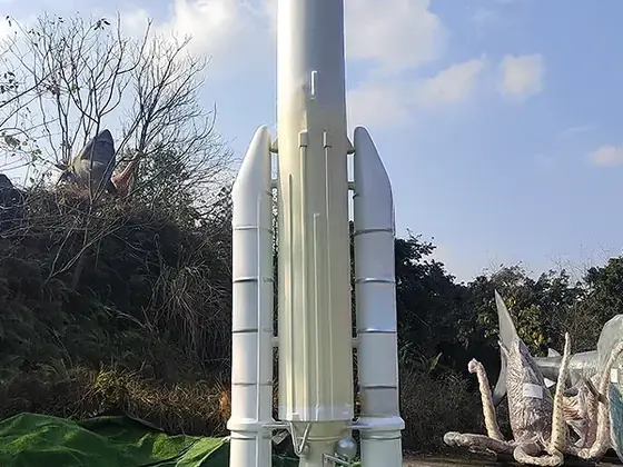 Cohete espacial gigante (atrezo)