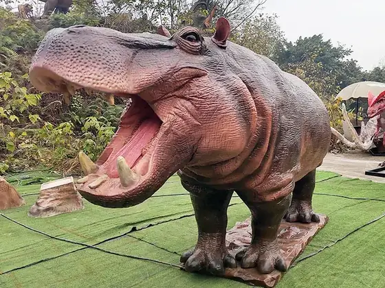 Hipopótamo animatrónico