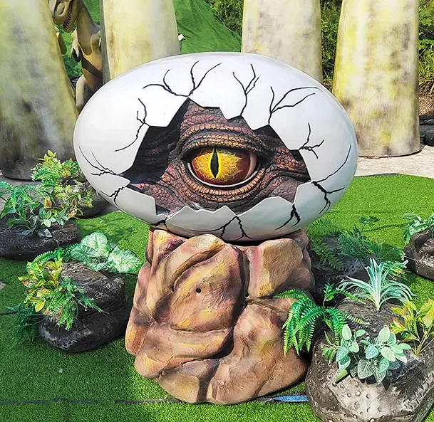 Huevo de dinosaurio con ojo (photocall)