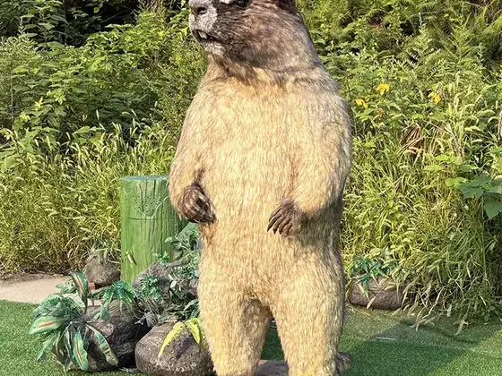 Marmota animatrónica