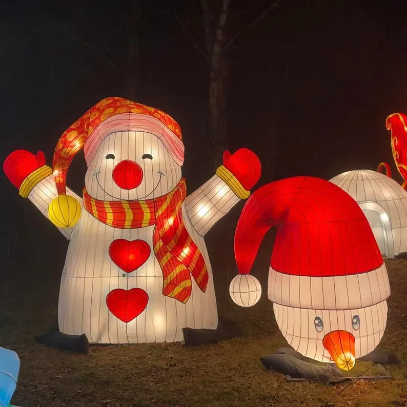 Muñeco de nieve luminoso LED con bufanda y gorro rojo