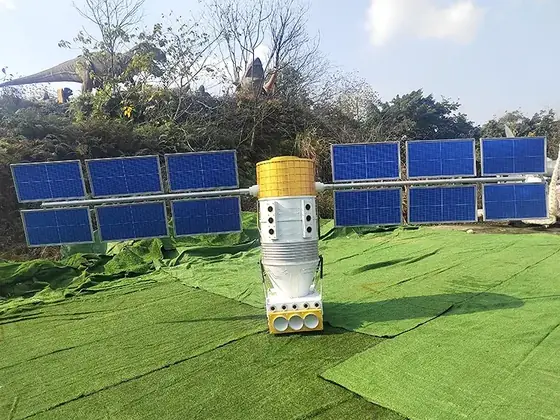 Satélite con paneles solares