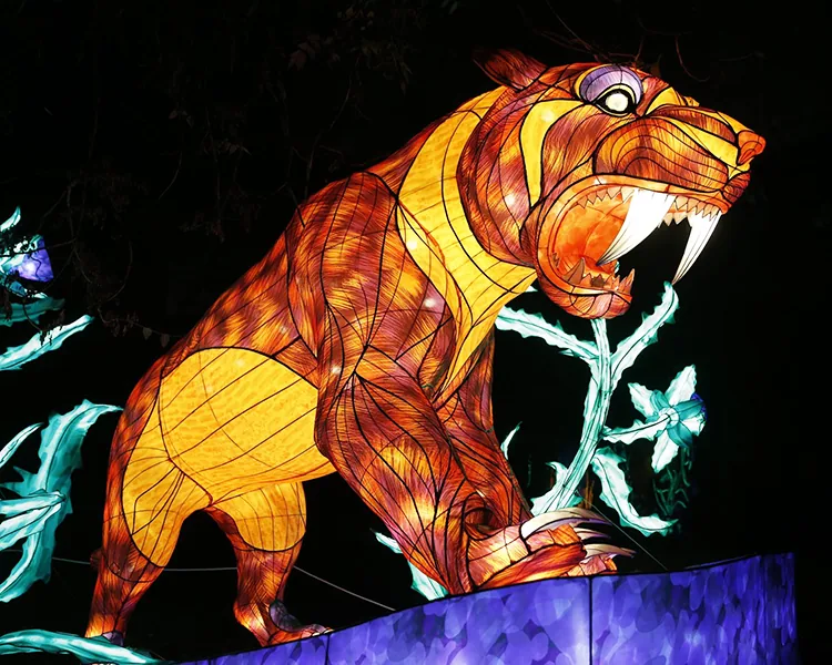Tigre dientes de sable luminoso LED