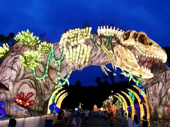Túnel de esqueletos de dinosaurio luminoso LED